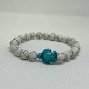 White Howlite Beaded Stretch Bracelet with‎ Turquoise Sea Turtle Charm